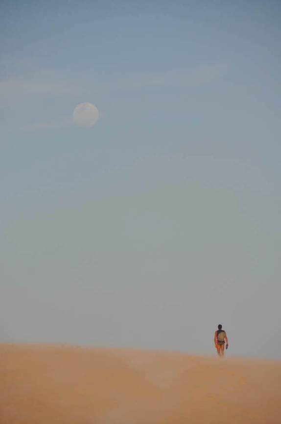 Lua cheia sobre as dunas de Galos, na região de Galinhos - RN